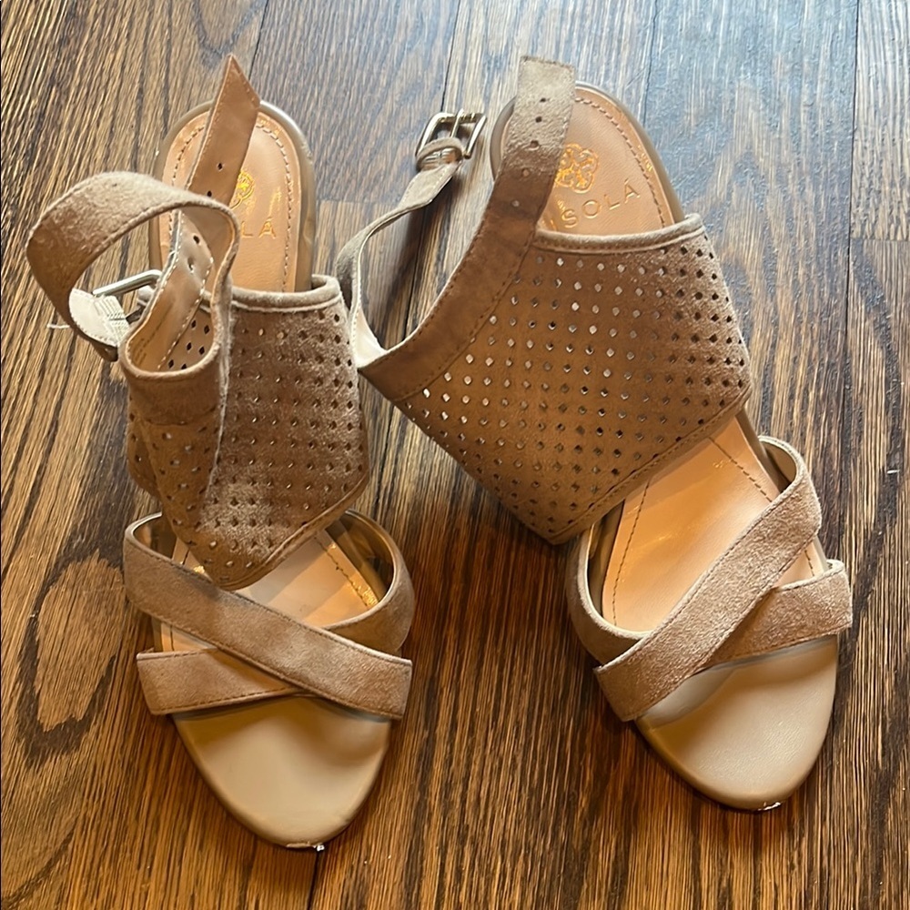 Isola 8 Women's Tan Sandals